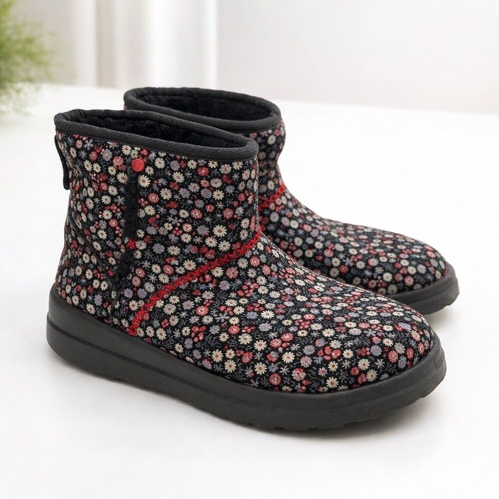 I Love UGG Boots Kisses Black Floral Suede Booties Women's Size 8‎ Slip-on Short